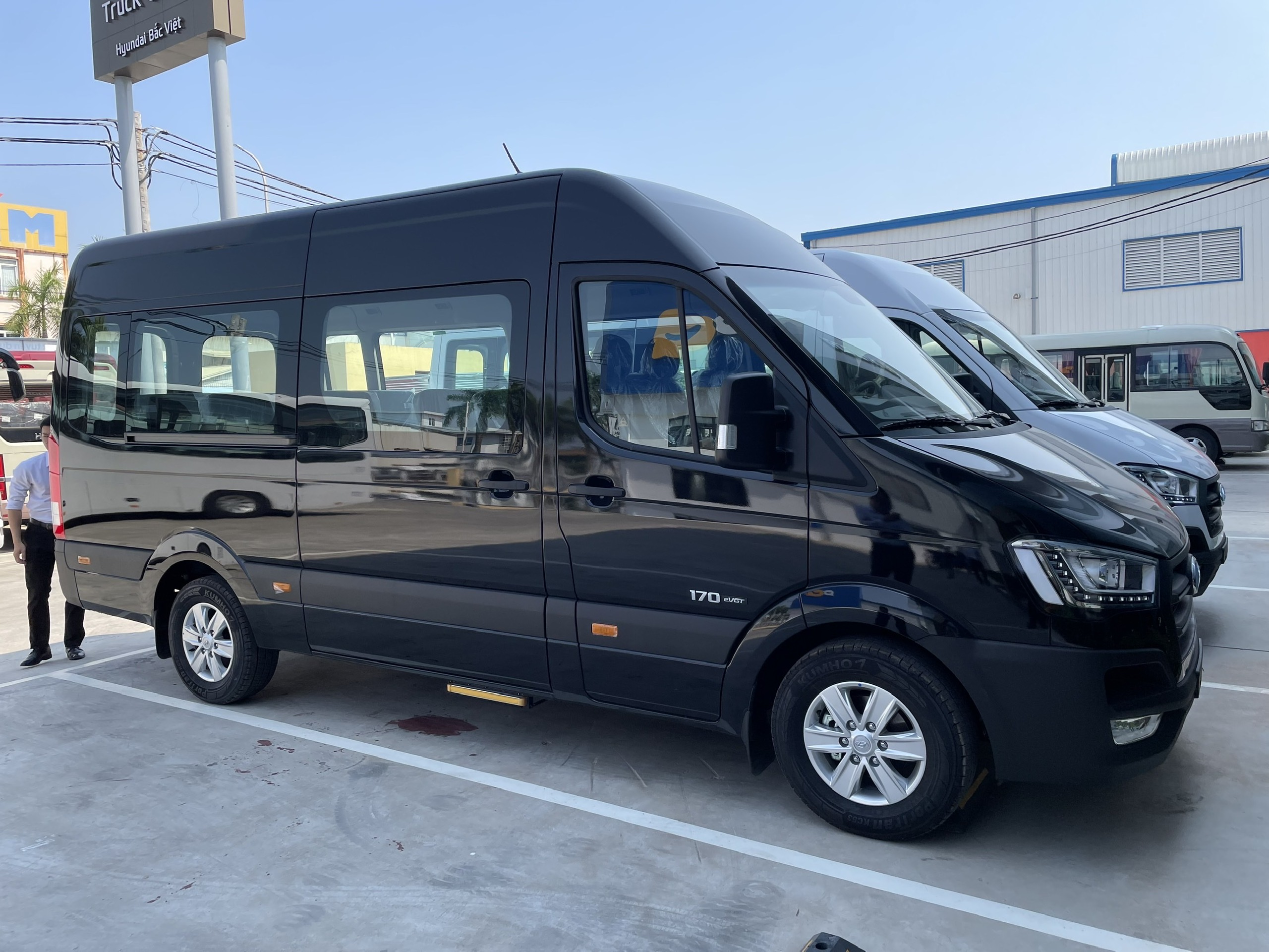 CARS 7 SEATS FOR RENT - TOYOTA INNOVA