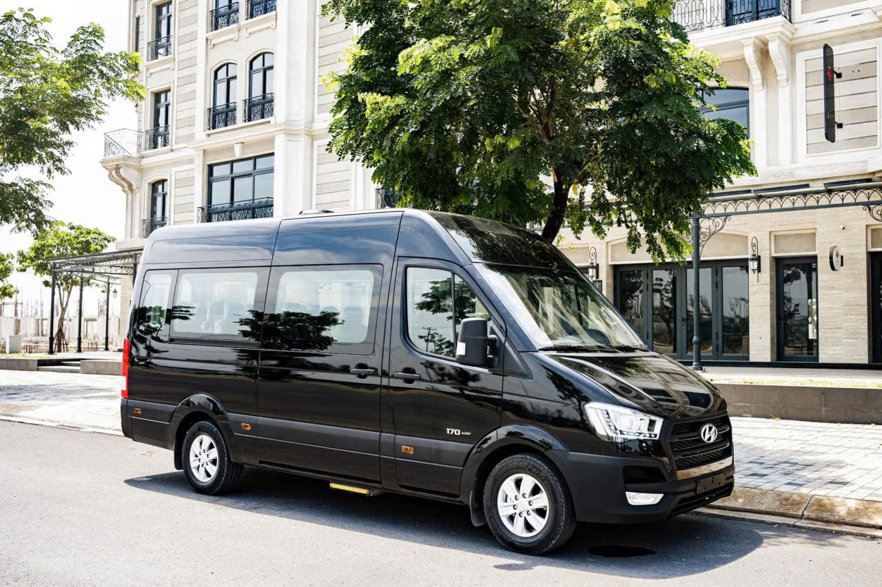 KIA SOLATI MINI BUS 16 SEATS -  CARS FOR FORGINNER